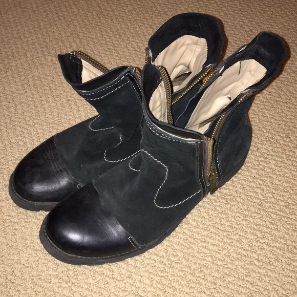 Calvin Klein Boots Men MAKE OFFER if interested - Picture 2 of 5